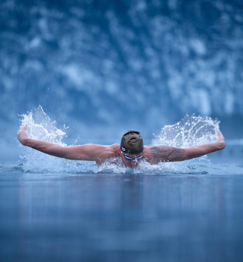 Schwimmer Brustschwimmen Marathon Hallstättersiee